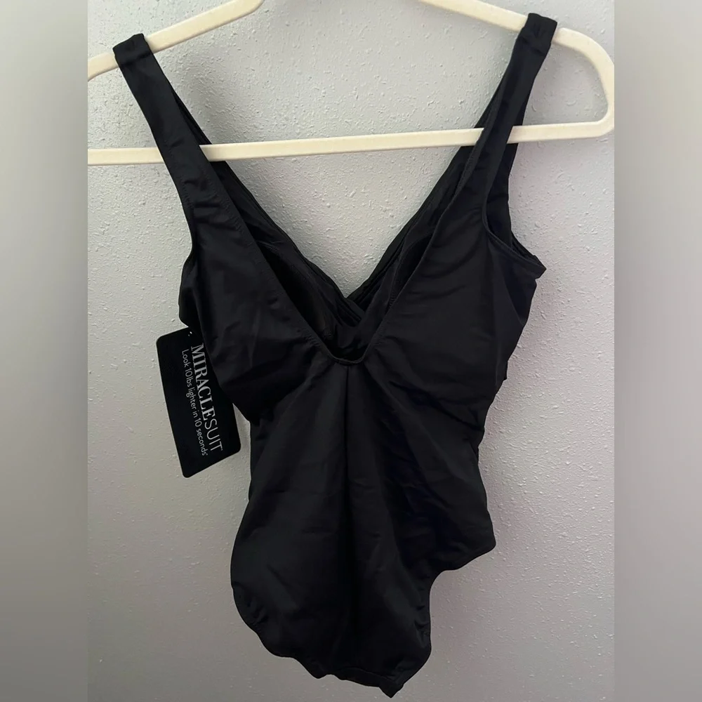 Miraclesuit Illusionists Crossover With Mesh One Piece in Black Size 8 New